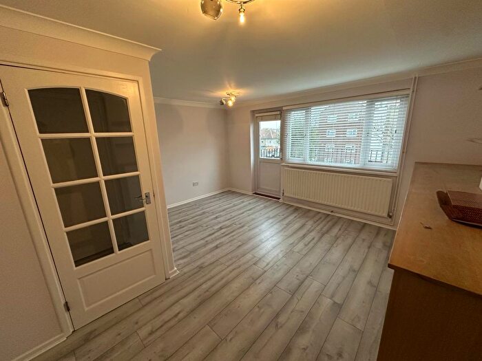 2 Bedroom Flat To Rent In Barrowfield Close, Enfield, N9
