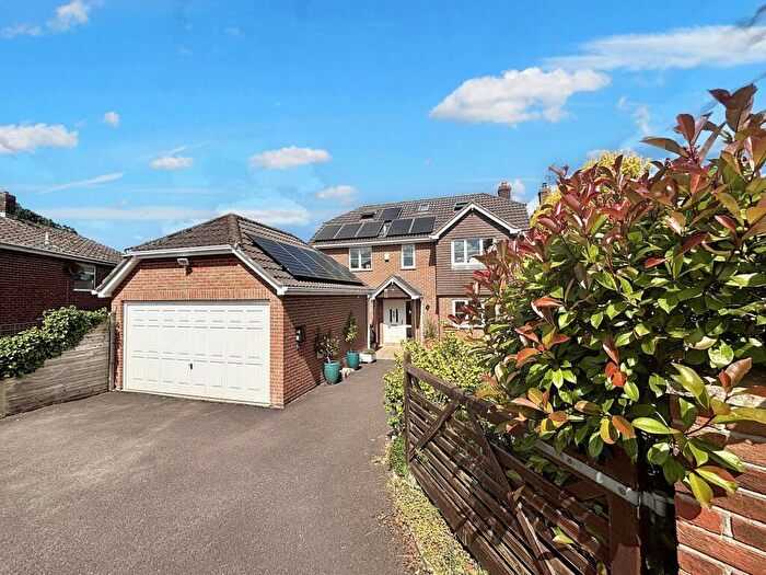 6 Bedroom Detached House For Sale In Ringwood Road, Alderholt, SP6