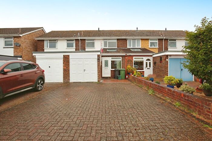 3 Bedroom Town House For Sale In Chaunterell Way, Abingdon, OX14