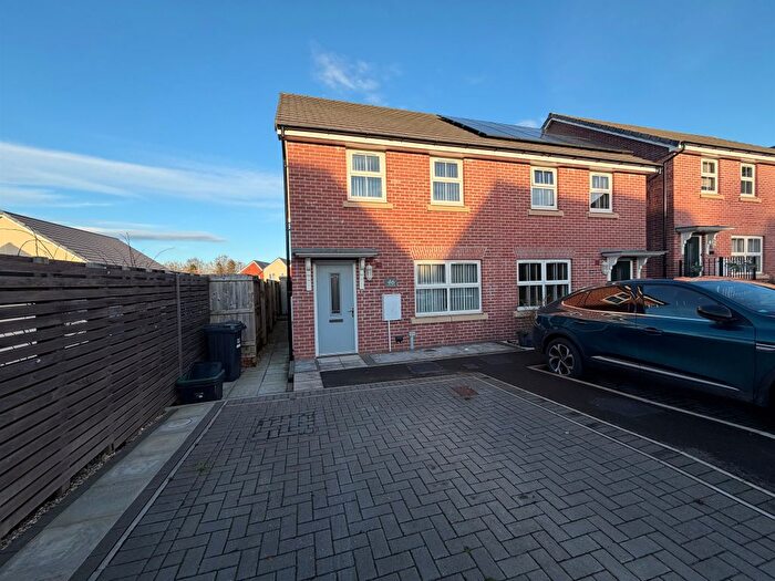 3 Bedroom Semi Detached House For Sale In Enterprise Avenue, Tiverton, EX16