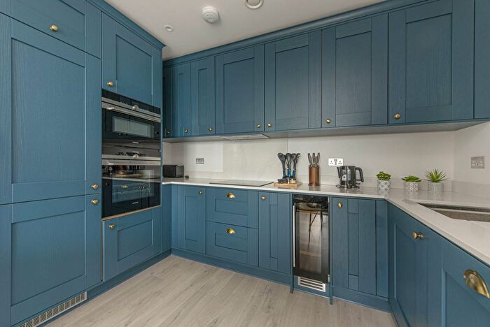 2 Bedroom Flat For Sale In Chaplin Drive, Enfield, Barnet, EN4