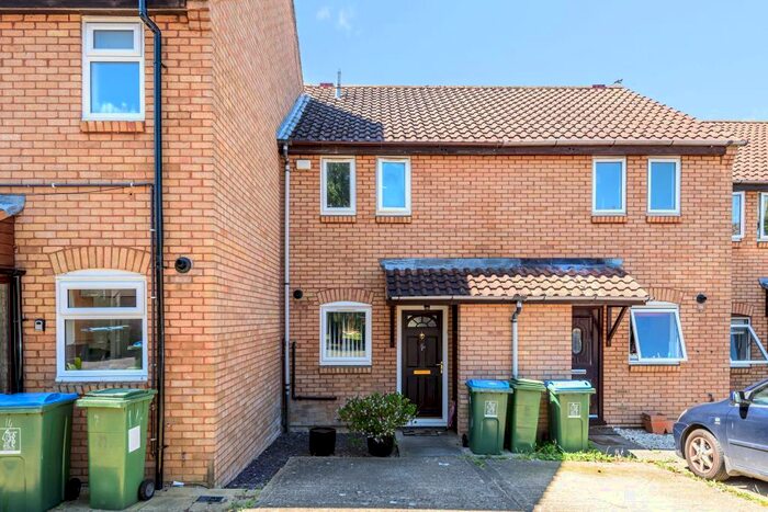 2 Bedroom Terraced House To Rent In Batchelor Close, Aylesbury, HP20