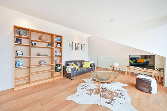 2 Bedroom Flat To Rent In Bazalgette Court, Hammersmith, London, W6