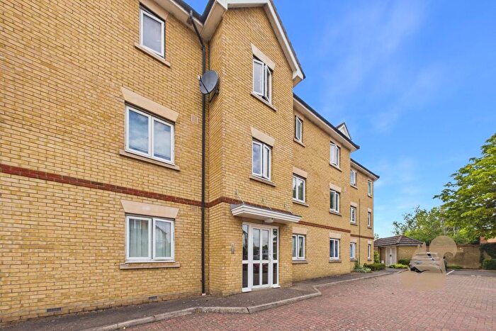 2 Bedroom Flat To Rent In Clarendon Way, Colchester, CO1