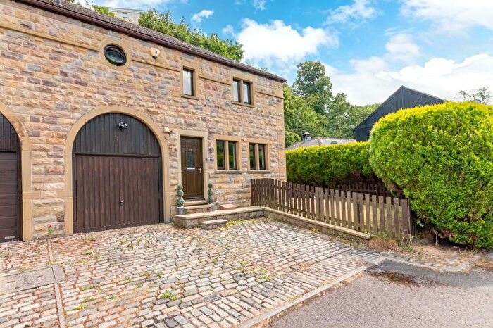 3 Bedroom End Of Terrace House For Sale In Stockwell Vale, Armitage Bridge, HD4