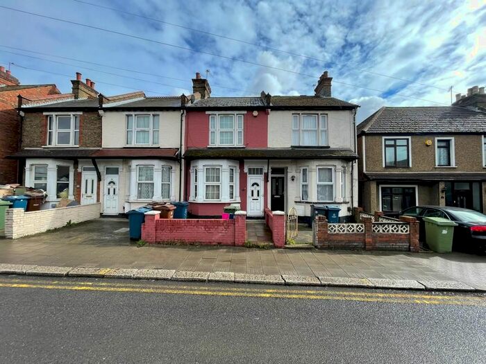 4 Bedroom Terraced House To Rent In Byron Road, Harrow, HA3
