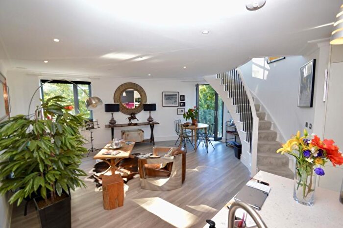 2 Bedroom Apartment To Rent In Centric, Acre Passage, Windsor, SL4