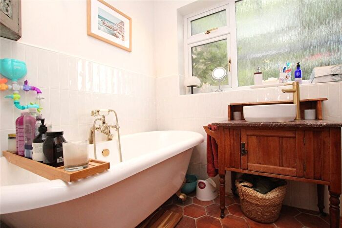 3 Bedroom Terraced House For Sale In Bramblebury Road, London, SE18