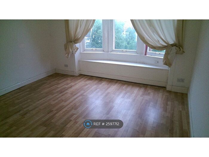 2 Bedroom Flat To Rent In Kemp Street, Hamilton, ML3