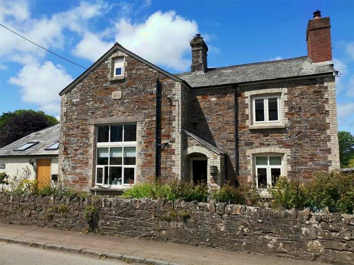 6 Bedroom Detached House For Sale In Lifton, Devon, PL16