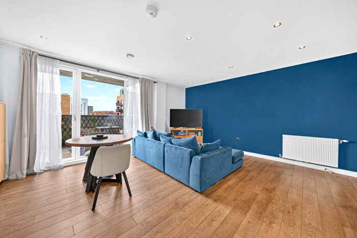 2 Bedroom Flat For Sale In Bolinder Way, London, E3