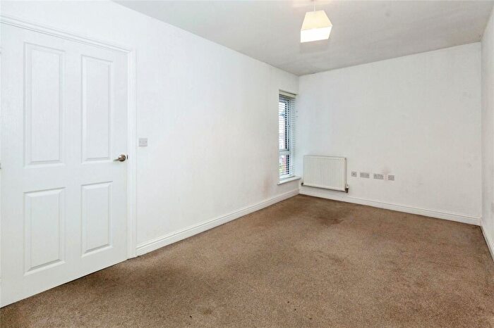 2 Bedroom Flat For Sale In Chadwick Road, Slough, Berkshire, SL3