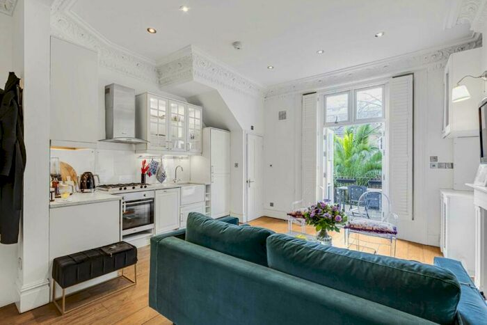 1 Bedroom Flat To Rent In Gunter Grove, Chelsea, SW10