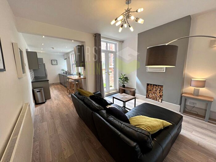 2 Bedroom Terraced House To Rent In Thurlow Road, Clarendon Park, LE2