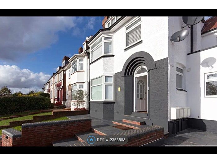 2 Bedroom Maisonette To Rent In Dollis Hill Lane, London, NW2