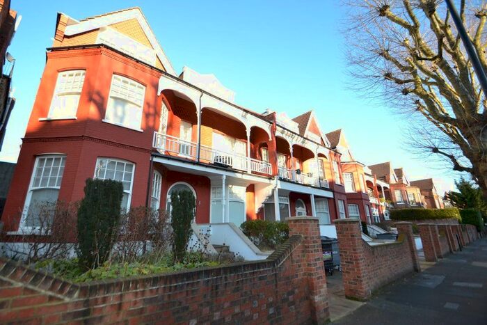 Studio To Rent In Queens Avenue, London, N10