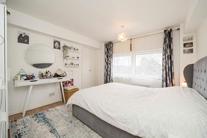 2 Bedroom Flat For Sale In Green Vale, London, W5