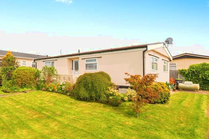 2 Bedroom Property For Sale In Peppercorn Park, The Baulk, Clapham, Bedford, MK41