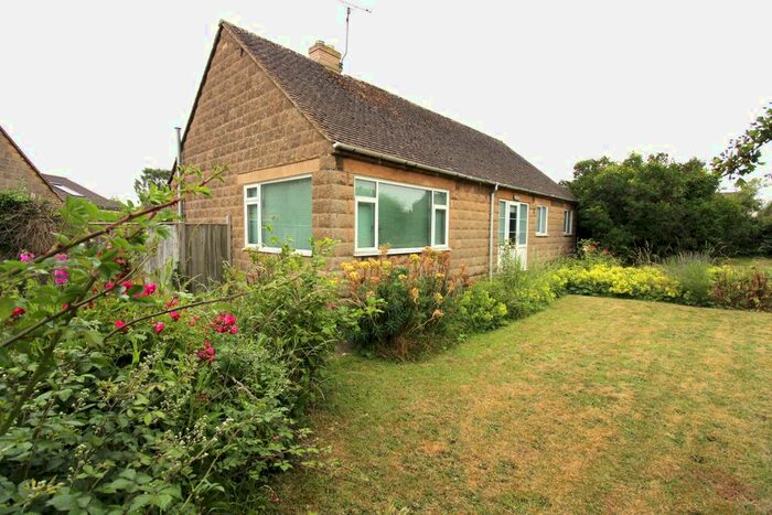 3 Bedroom Bungalow For Sale In The Bourne, Hook Norton, OX15