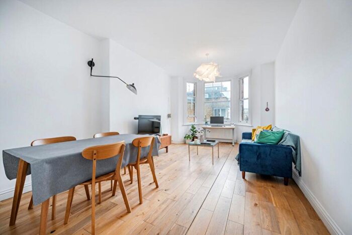 2 Bedroom Flat For Sale In Offord Road, Barnsbury, N1