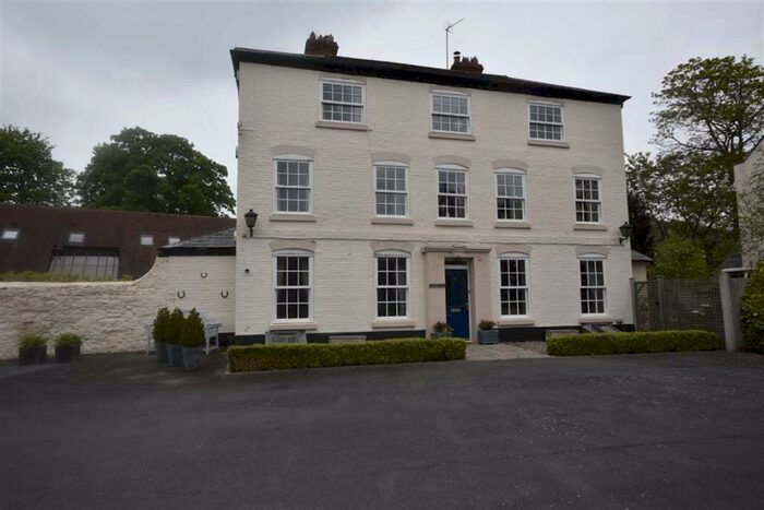 2 Bedroom Flat For Sale In Stretton Grange, Ledbury, HR8