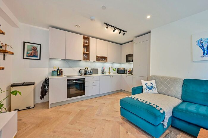 2 Bedroom Flat For Sale In Ravensbury Terrace, Earlsfield, London, SW18