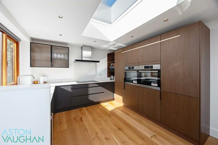 2 Bedroom Detached House For Sale In East Drive, Brighton, BN2