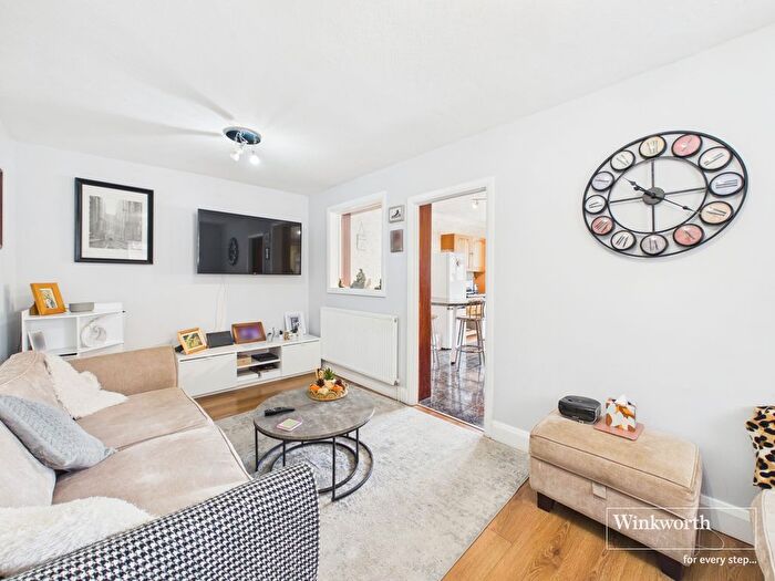 4 Bedroom Semi Detached House For Sale In Orchard Grove, Edgware, Middlesex, HA8