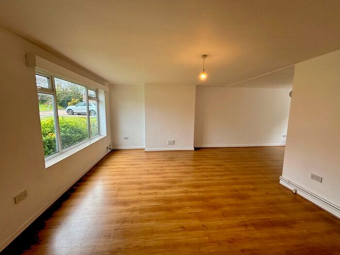 2 Bedroom Longère To Rent In Charmouth Court, St.Albans, AL1