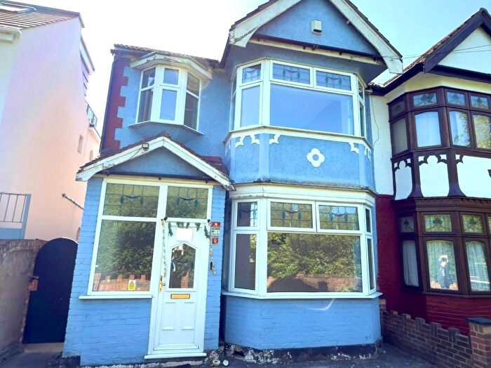 4 Bedroom Semi-Detached House To Rent In Woodford Avenue, Ilford, IG4