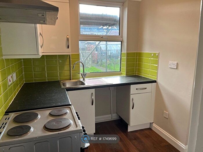 2 Bedroom Terraced House To Rent In Chapman Lane, Chesterfield, S42