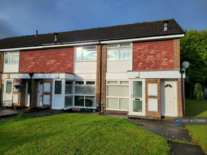 1 Bedroom Flat To Rent In Turnberry Avenue, Leeds, LS17