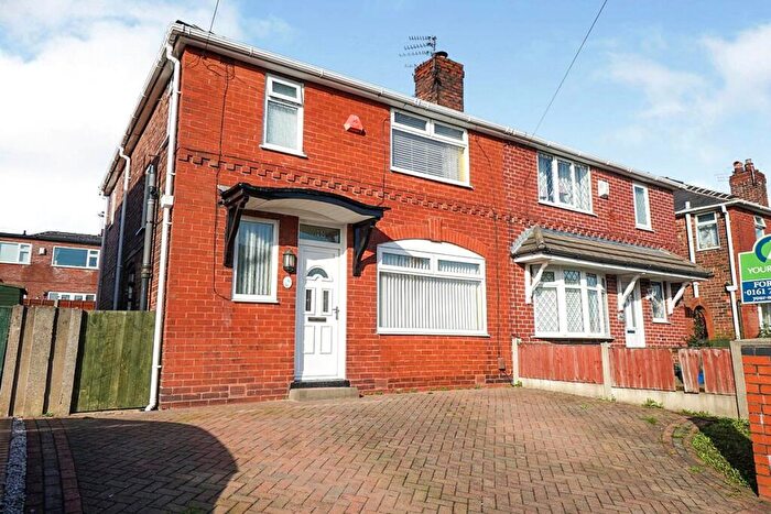 3 Bedroom Semi-Detached House For Sale In Waverley Road, Pendlebury, Swinton, Manchester, M27
