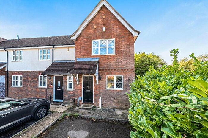 2 Bedroom End Of Terrace House For Sale In Monro Drive, Guildford, GU2