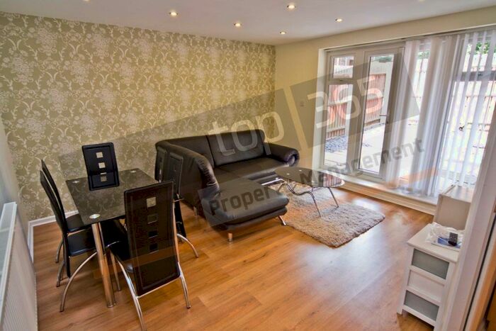 6 Bedroom Terraced House To Rent In **&#pppw Excluding Bills** Park Road, Lenton, - Uon, NG7