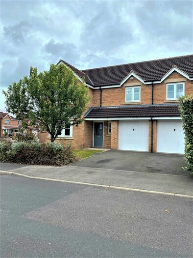 4 Bedroom Detached House To Rent In Cowslip Lane, Castleford, WF10