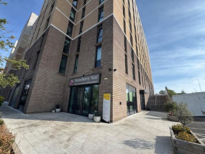 2 Bedroom Apartment For Sale In Chevette Court, Kimpton Road, Luton, Bedfordshire, LU2