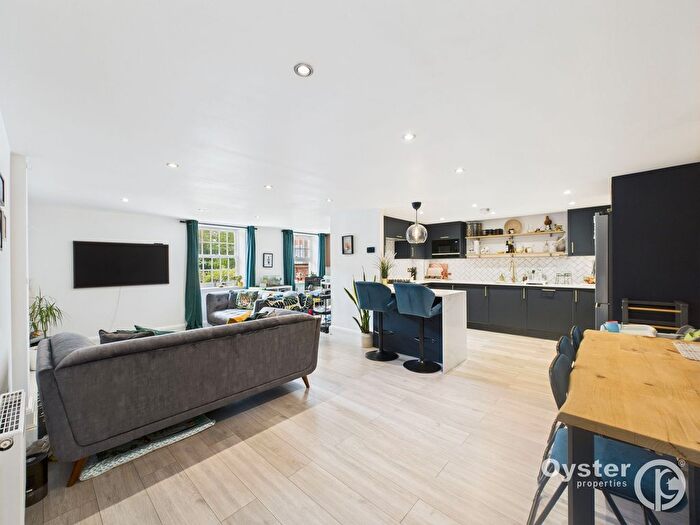 2 Bedroom Flat For Sale In Cottage Close, Harrow, HA2
