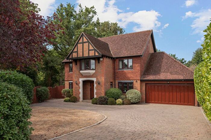 5 Bedroom Detached House For Sale In Oatlands Drive, Weybridge, KT13