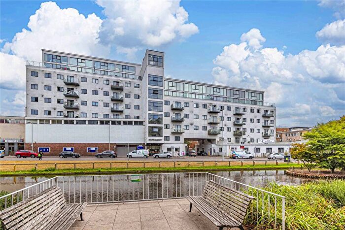 1 Bedroom Apartment To Rent In Swan Court, Waterhouse Street, Hemel Hempstead, Hertfordshire, HP1