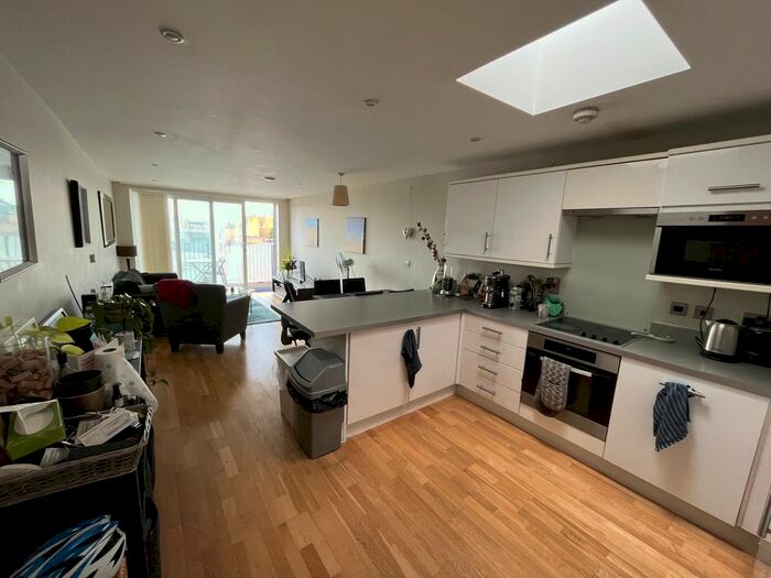 2 Bedroom Flat To Rent In Camberwell New Road, London, SE5