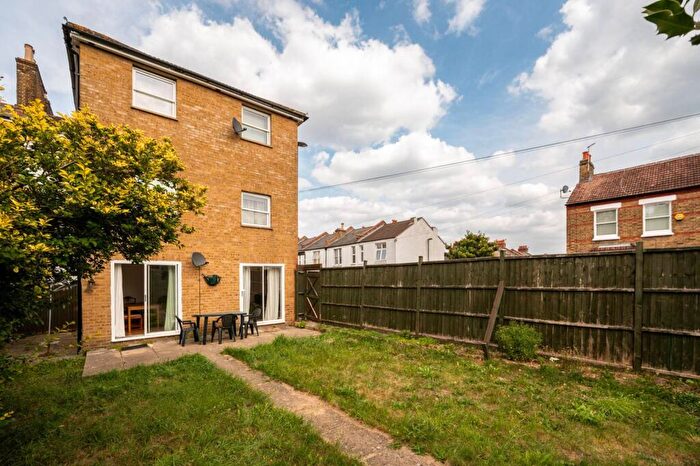 2 Bedroom Flat For Sale In Rutland Park, Catford, London, SE6