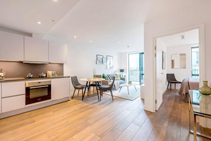 1 Bedroom Flat To Rent In Three Colts Lane, Bethnal Green, London, E2