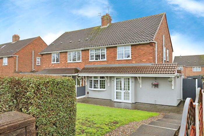 3 Bedroom Semi-Detached House For Sale In Brierley Lane, Bilston, WV14
