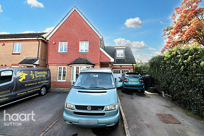 4 Bedroom Detached House For Sale In Farrier Place, Sutton, SM1