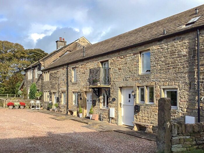 2 Bedroom Cottage To Rent In The Village, Farnley Tyas, Huddersfield, HD4