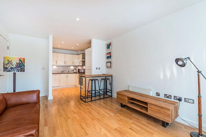 1 Bedroom Flat To Rent In Bartholomew House, North Kensington, London, W10