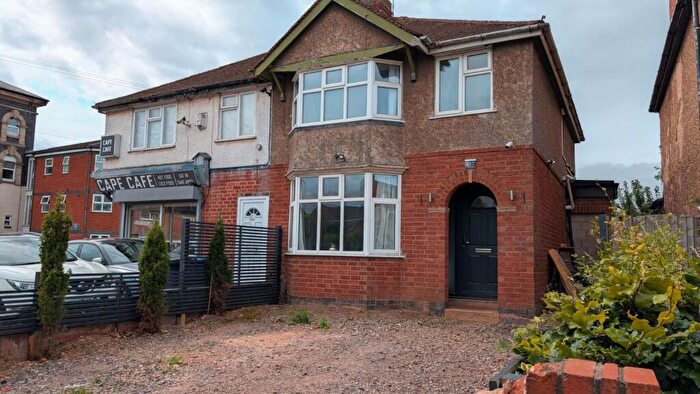 3 Bedroom Semi-Detached House For Sale In Cape Road, Warwick, Warwickshire, CV34