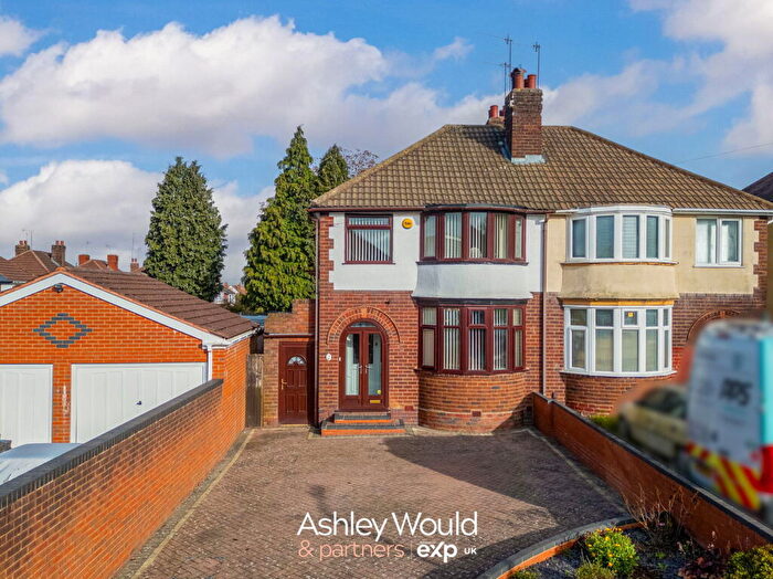 3 Bedroom Semi Detached House For Sale In Farm Avenue, Oldbury, B68