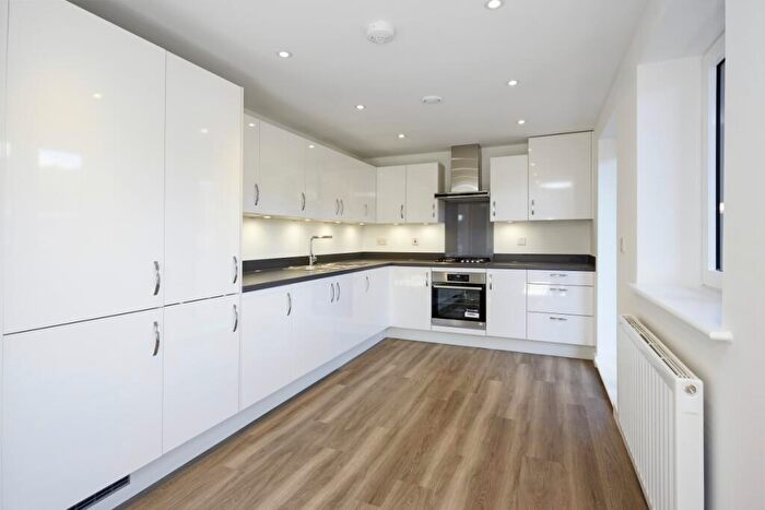 2 Bedroom Flat To Rent In Godstone Road Caterham, CR3